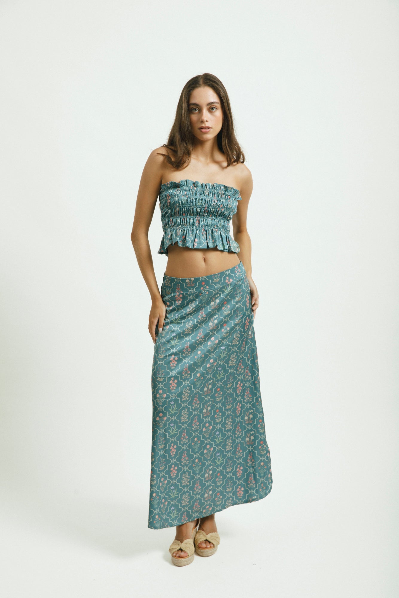 falda larga con estampado floral exclusivo y caída fluida