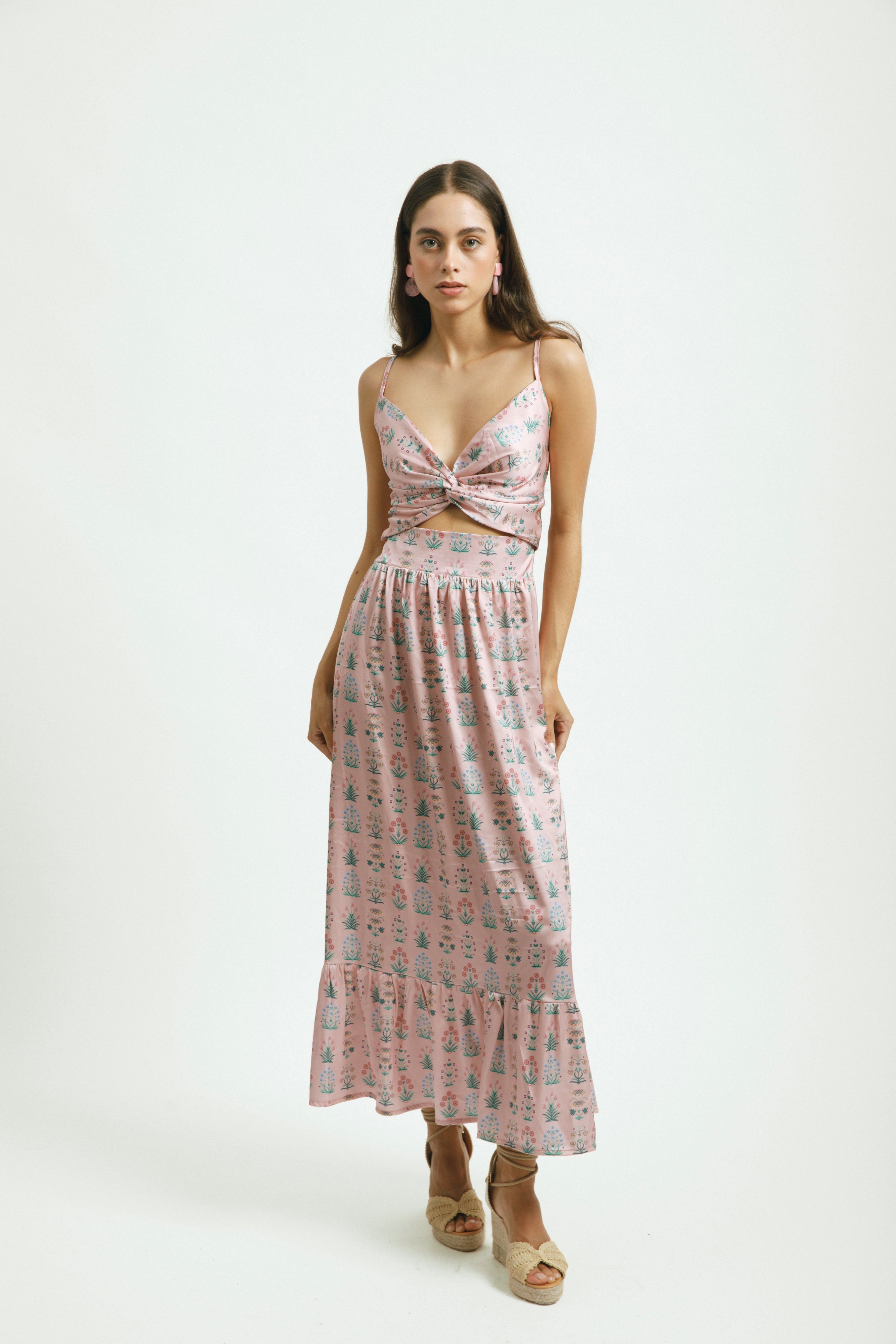 vestido largo print floral color rosa con bobo en la parte baja