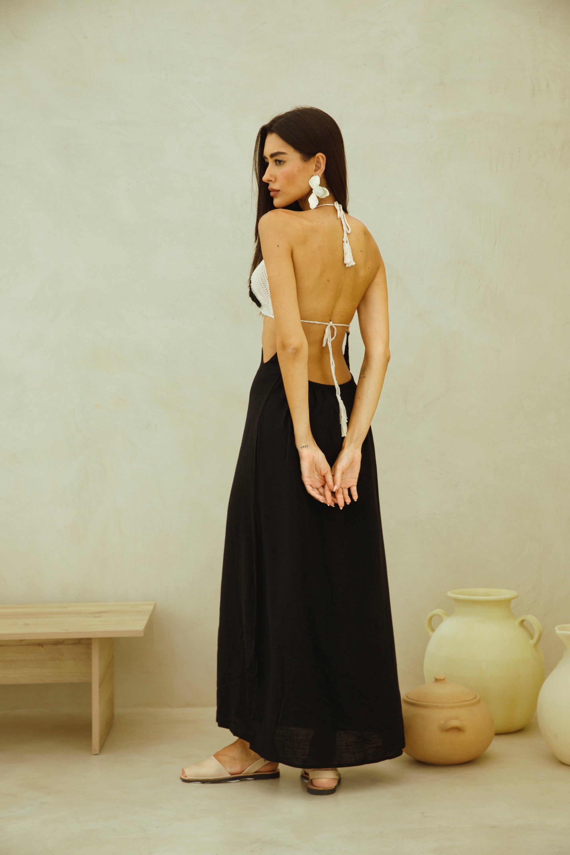 vestido tejido a mano crochet que combina elegancia y comodidad. Confeccionado en crochet Ideal para outfits casuales o eventos. Envíos a todo Perú