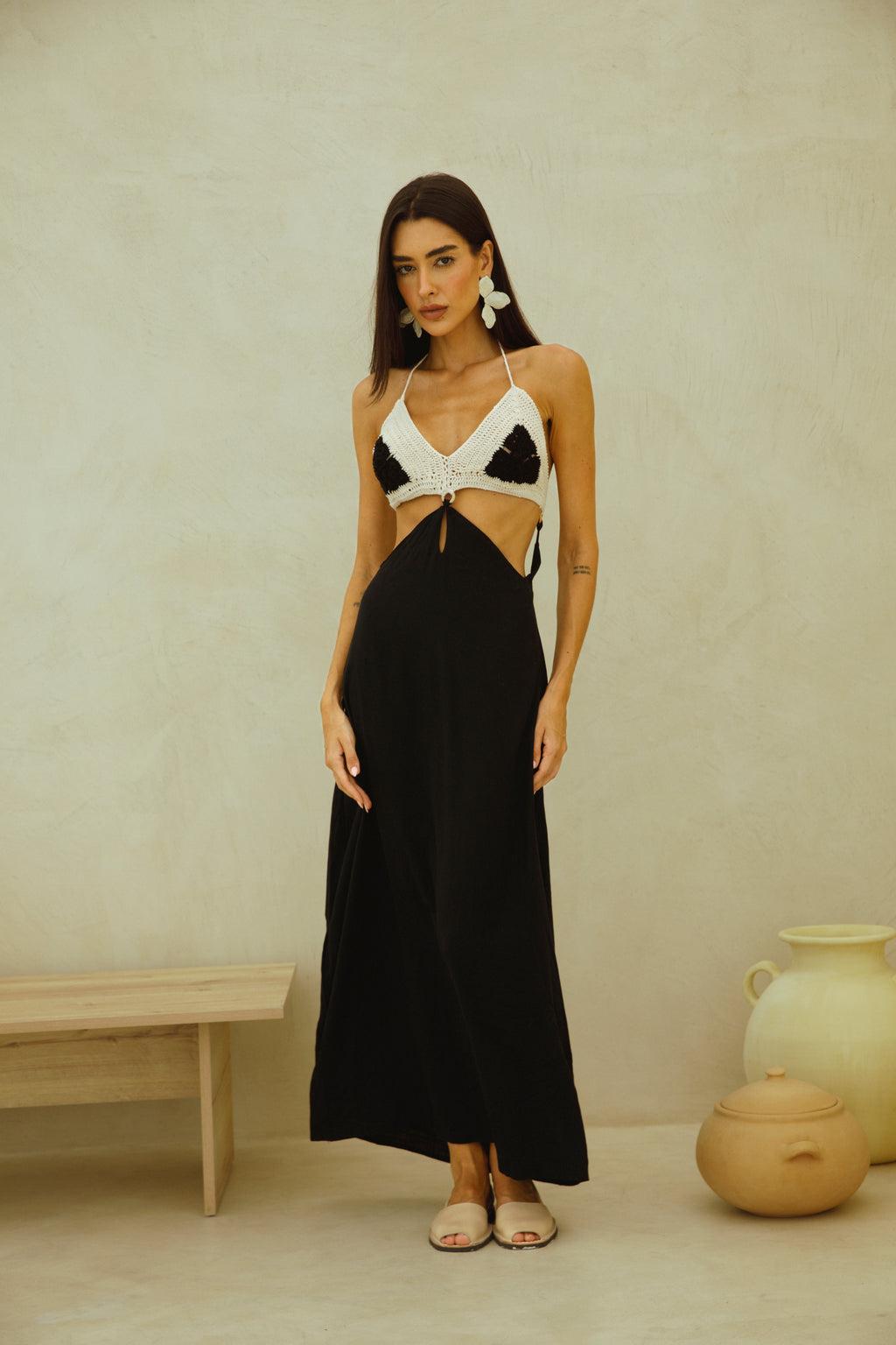 vestido tejido a mano crochet que combina elegancia y comodidad. Confeccionado en crochet Ideal para outfits casuales o eventos. Envíos a todo Perú