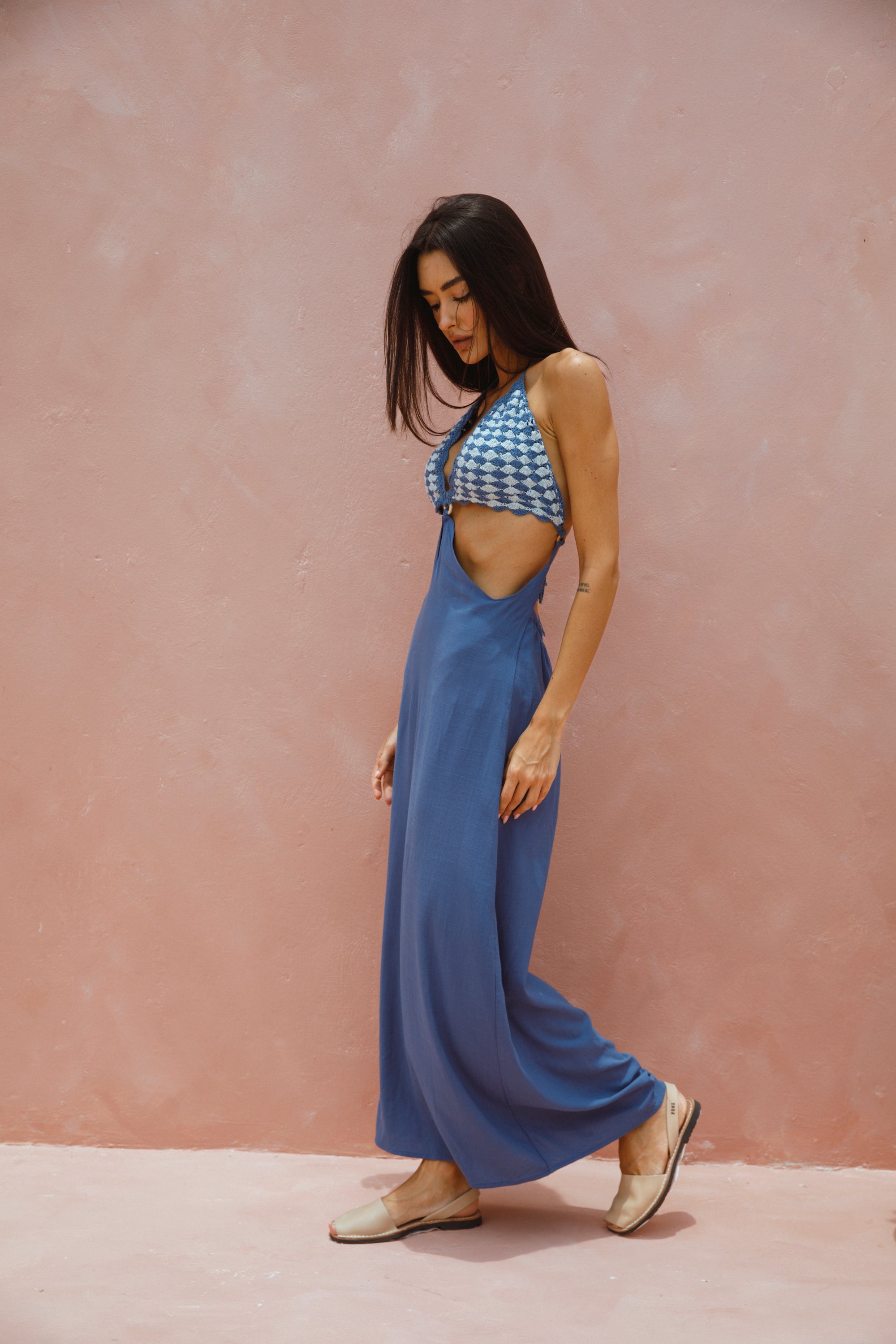 vestido de mujer tejido a mano azul