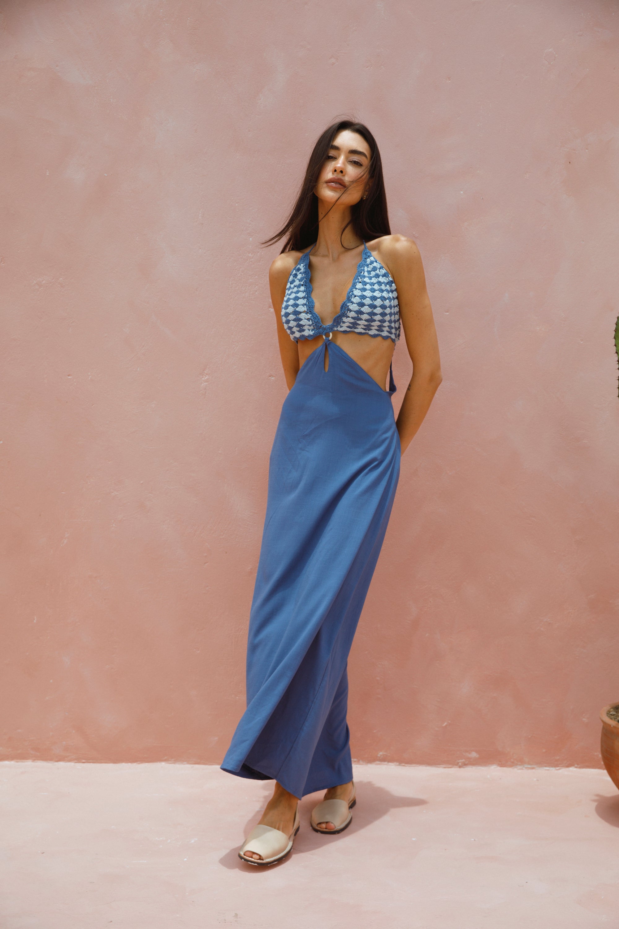 vestido de mujer tejido a mano azul