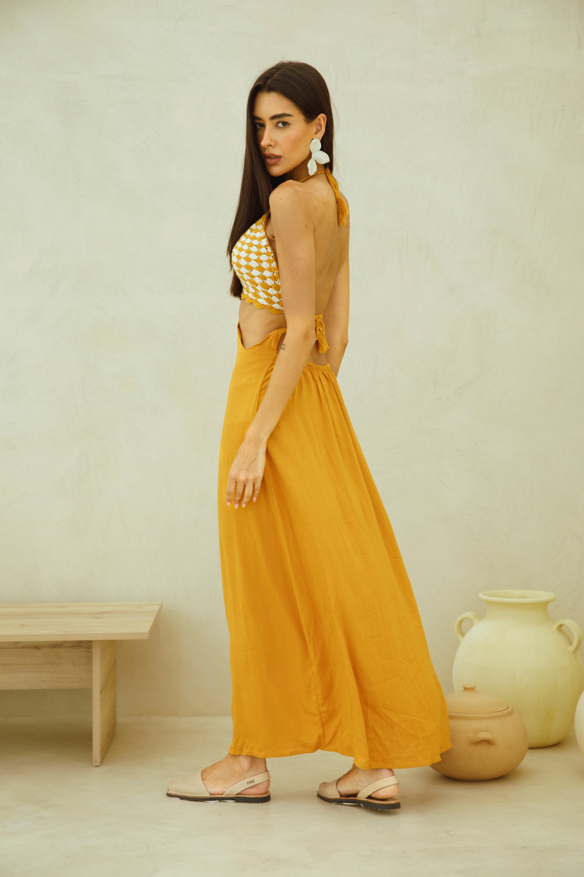 vestido de mujer tejido a mano en crochet lino gold