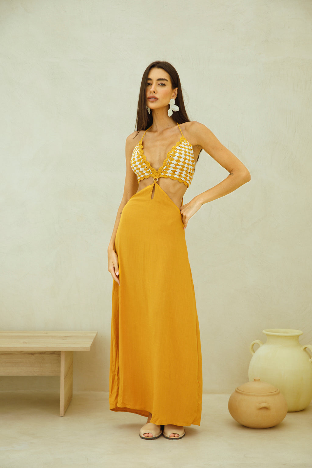 vestido tejido a mano en crochet color gold