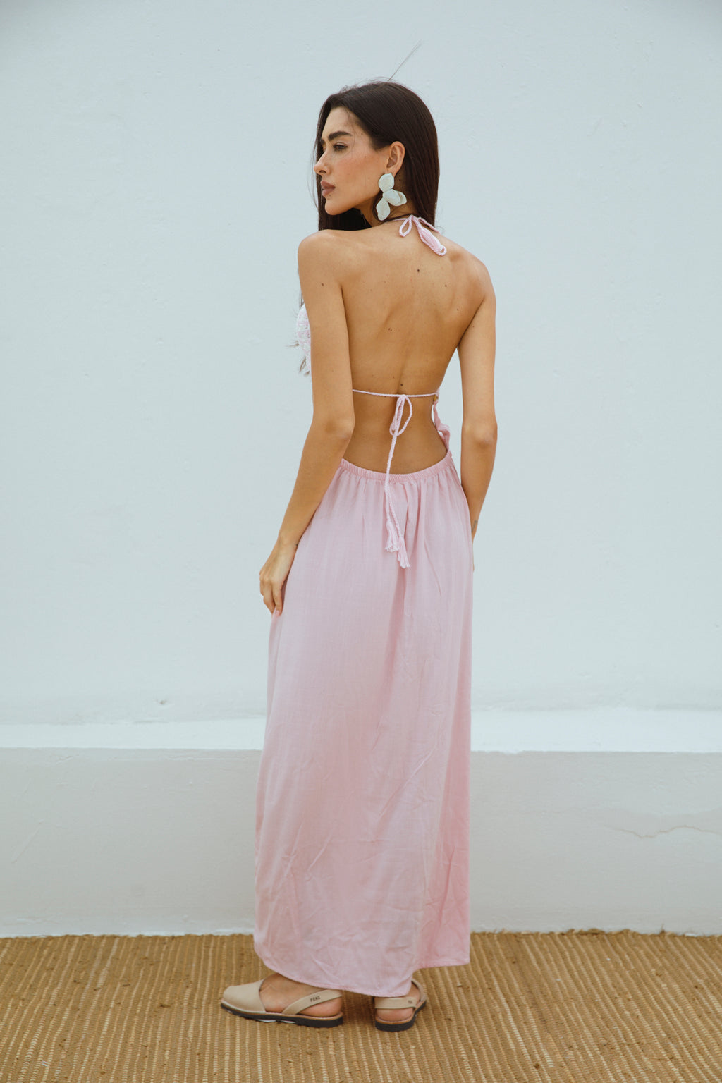 vestido de mujer rosado tejido a mano en crochet
